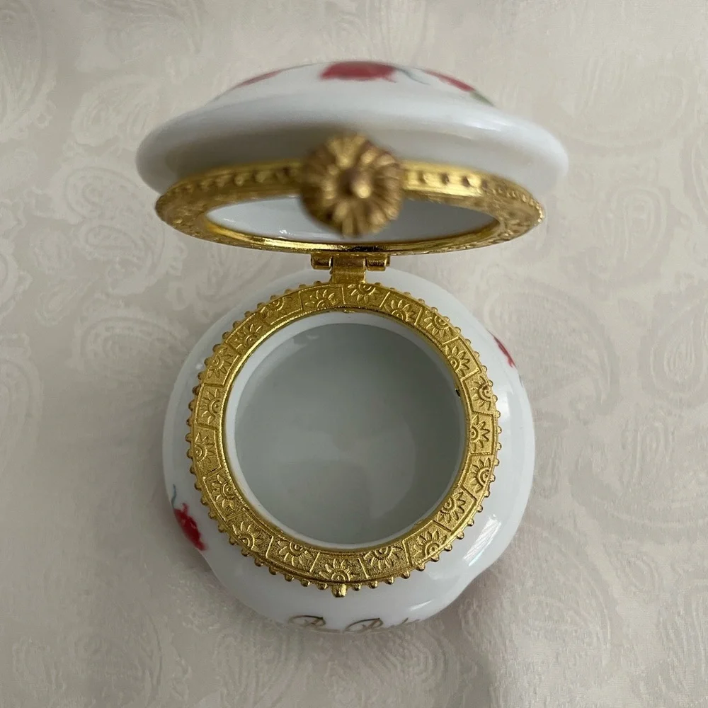 Vintage Ben Bridge Red Roses Porcelain Ring Holder/Trinket Box